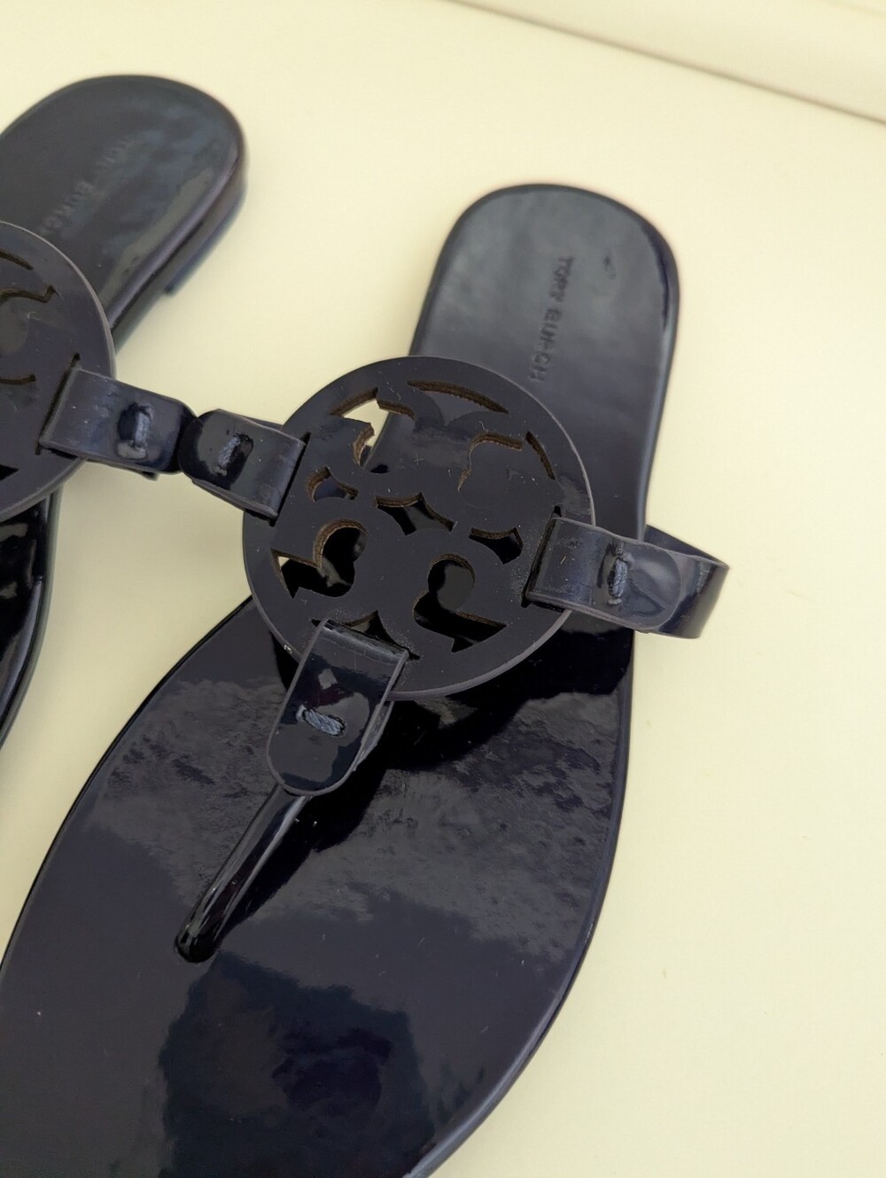 NWOT! Tory Burch Miller Sandal In Dark Blue Patent Leather Size 7.5 - Picture 2 of 15